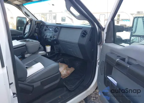 2015 Ford F-250 Xl z USA, uszkodzony, nr VIN 1FD7X2B68FEC65540